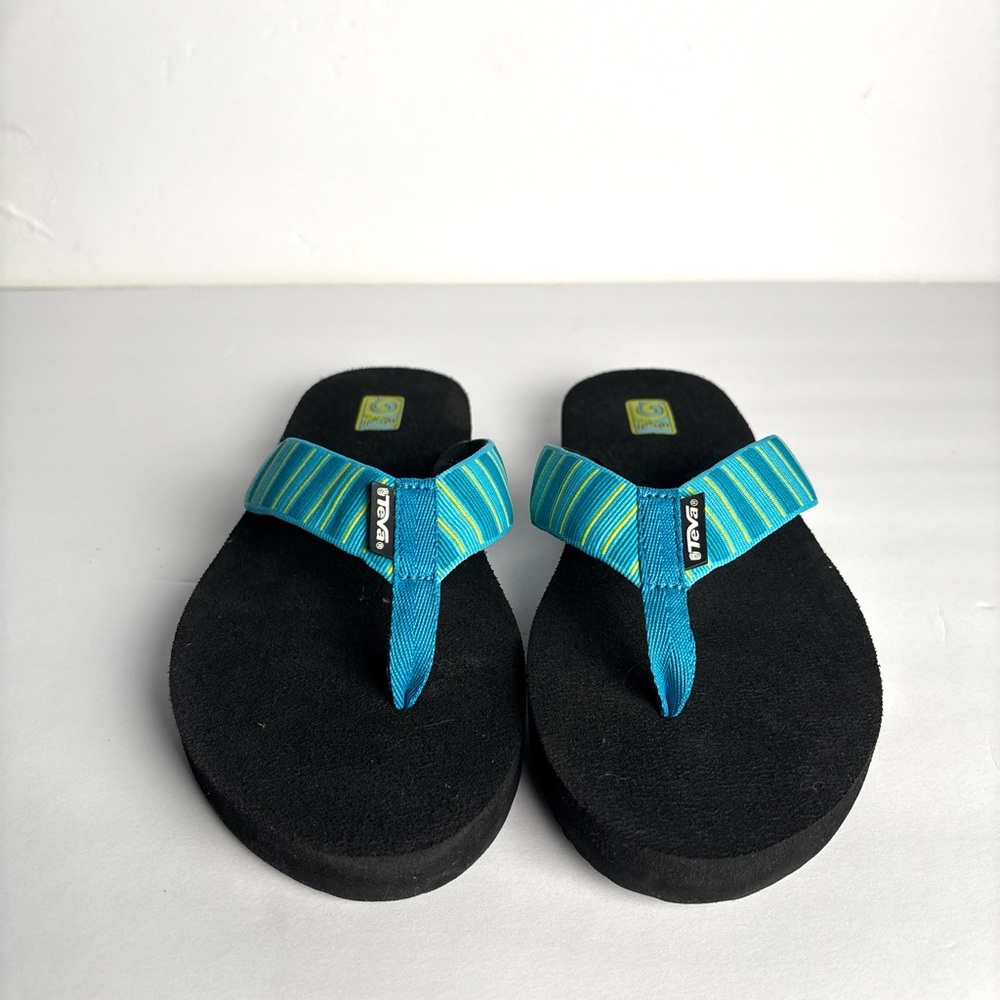 Teva Blue Striped Flip Flops. Size 8 - Picture 2 of 8